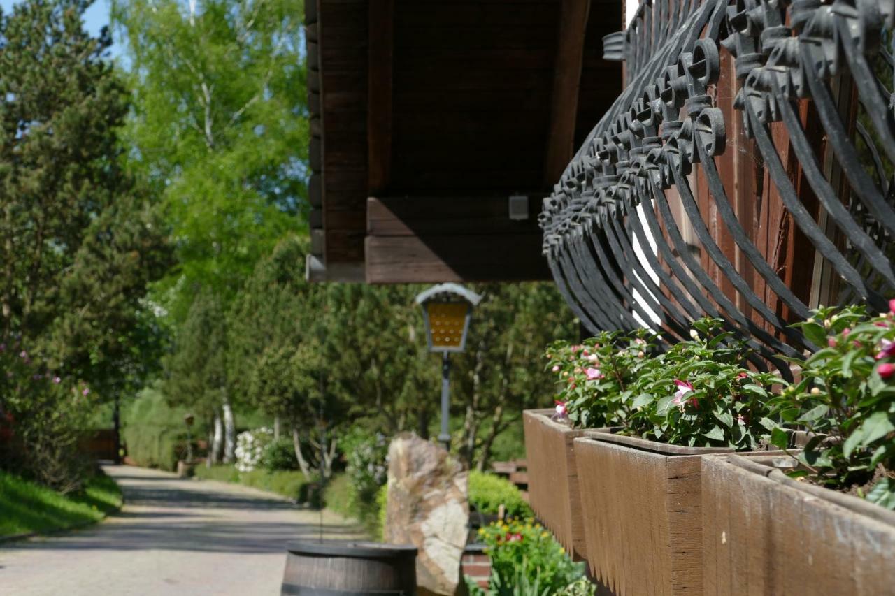 Gaestehaus Eponada Weisel Exterior photo